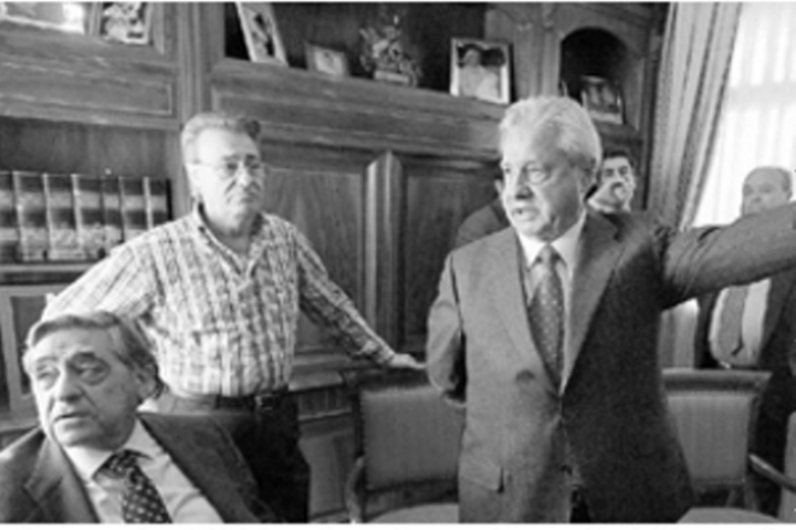 José Luis Sanz Arribas, sentado a la izquierda de la foto
